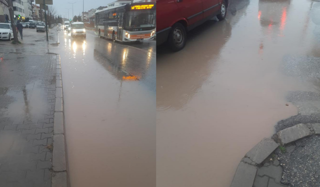 Eskişehir’de sağanak hayatı felç etti: Yollar göle döndü