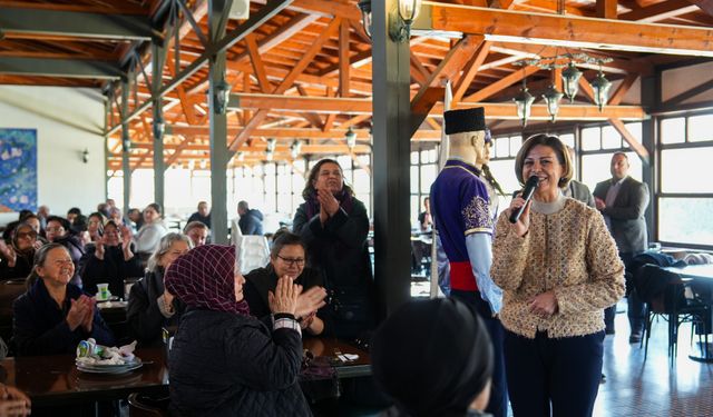 Başkan Ünlüce, Mahmudiyeli kadınlarla Kentpark’ta bir araya geldi