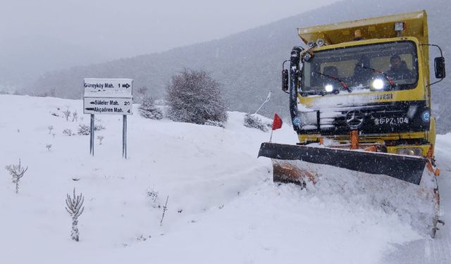 Eskişehir’de kar yağışı: Büyükşehir ekipleri gece boyunca sahadaydı