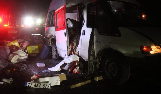 Anadolu Otoyolu’nda aynı istikamette giden otomobil ile minibüs çarpıştı: 1 ölü, 3 yaralı