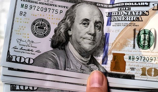 Trump ve Fed krizi doları çökertti: Son 8 yılın en sert kaybı