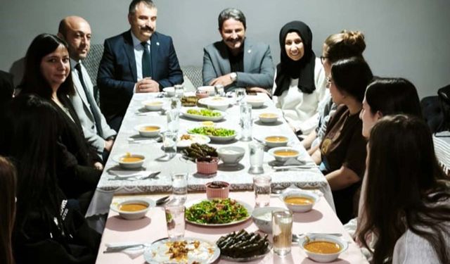 İl müdürleri, çocukların iftar sofrasına misafir oldu