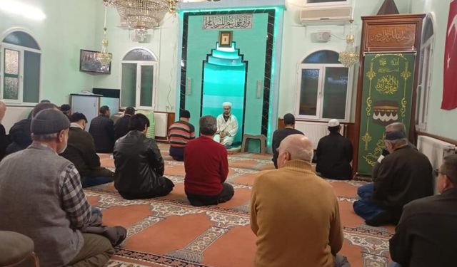 Sarıcakaya’da gönül sofrası: Müftü Altunbaş teravihi kıldırdı!