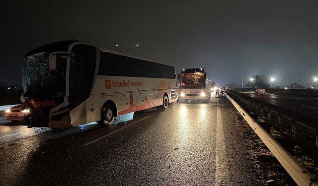 Sakarya’da otoyolda kabus: 16 araç birbirine girdi, 4’ü ağır 13 yaralı