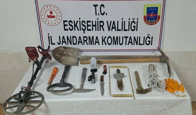 Eskişehir'de kaçak kazıya suçüstü: 3 şüpheli yakalandı