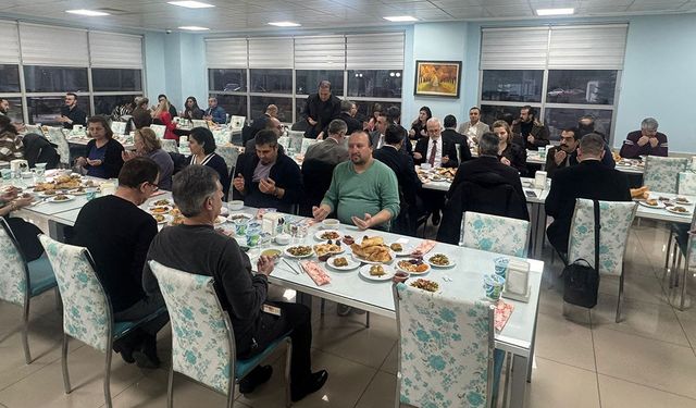 Hastane çalışanları iftar sofrasında bir araya geldi
