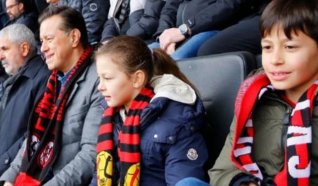 Sevdamız yine sahnede