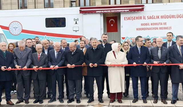 Eskişehir sağlık filosuna güç kattı: 10 ambulans ve mobil komuta merkezi hizmete girdi