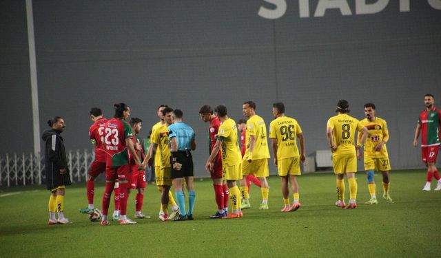 Ozan İsmail kızardı