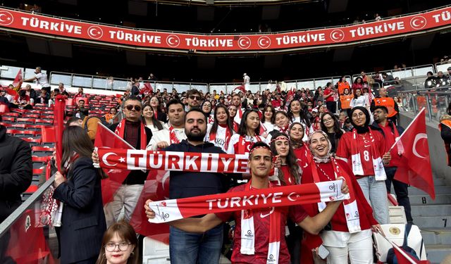 Genç Yüzler Derneği’nden A Milli Takım’a tribün desteği