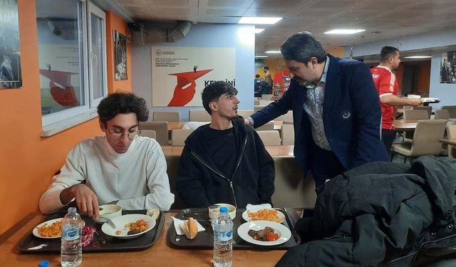 Yurtta kalan öğrenciler Ramazan coşkusunu yaşadı