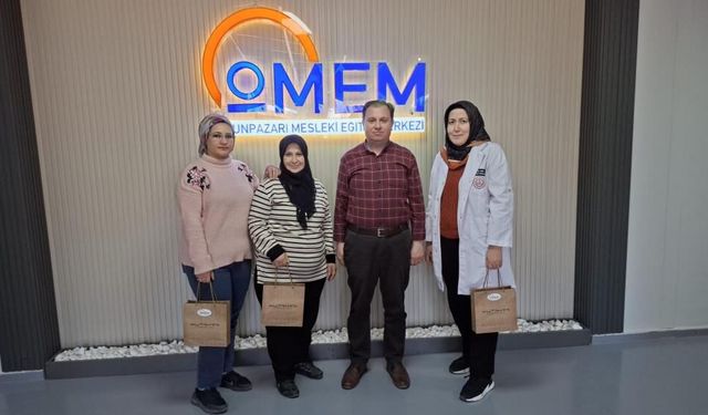 8 Mart Dünya Kadınlar Günü'nde öğretmenlerini ve çalışanlarını unutmadılar