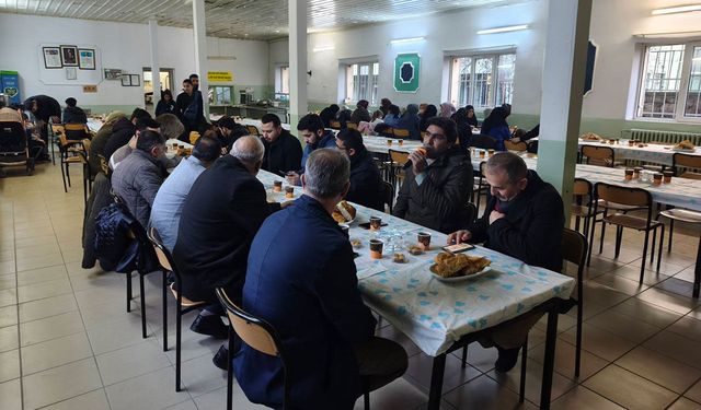 Mahmudiye İlçe Müftülüğü personeli ve aileleri iftarda buluştu