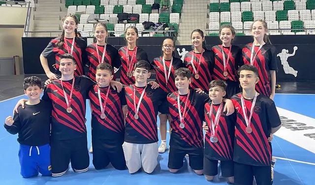 İşitme Engelliler Badminton Türkiye Şampiyonası'nda Eskişehir'den büyük başarı