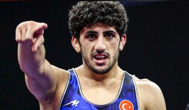 U23 Avrupa Şampiyonası’nda Azat Sarıyar’dan bronz madalya