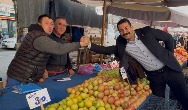 CHP Eskişehir İl Başkanı Talat Yalaz, Yenidoğan Halk Pazarı’nı ziyaret etti