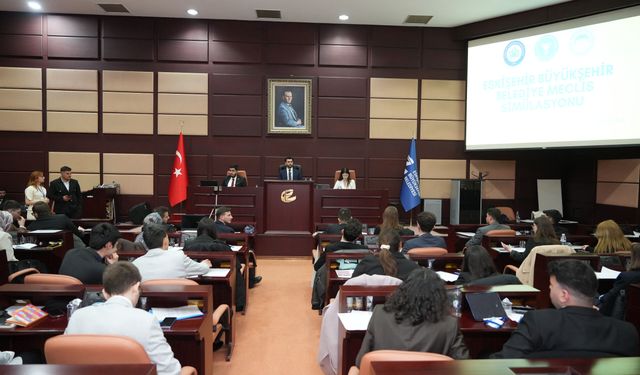 Gençler Büyükşehir Meclisi’nde yerel yönetimi deneyimledi