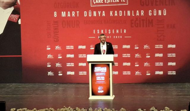 Özgür Özel’den Ünlüce’ye: Eskişehirli kadınların desteğiyle üstlendiği bu görevin layıkını hakkıyla verdi”