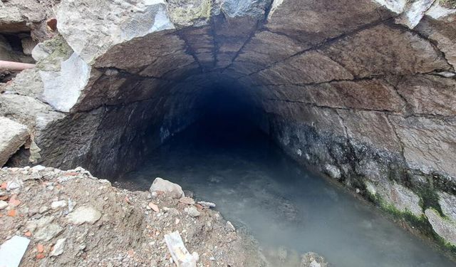 Türkiye’de bir örneği daha yok; Trabzon’da Roma dönemine ait su kanalı ortaya çıktı