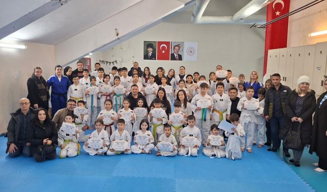 Arı Spor Kulübü'nde yeni kuşaklar takıldı