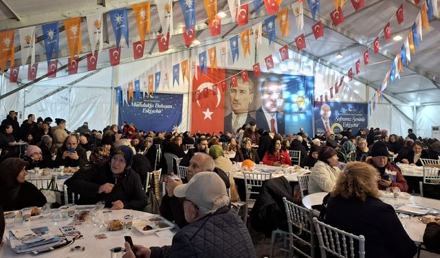 AK Parti çadırına yoğun ilgi sürüyor: Her gün 1700 kişi Dede Korkut Parkı’nda