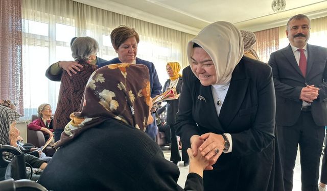 Gürcan, 8 Mart’ta kadınlarla bir araya geldi