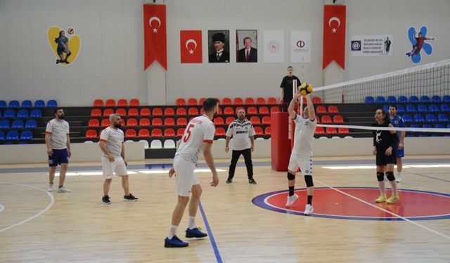 Personeller file önünde!