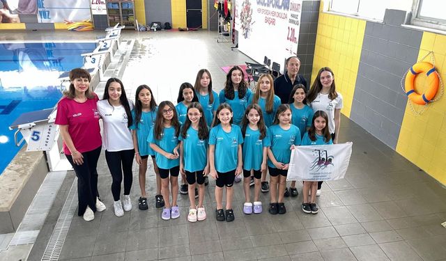 Yüzücülerden 18 madalya