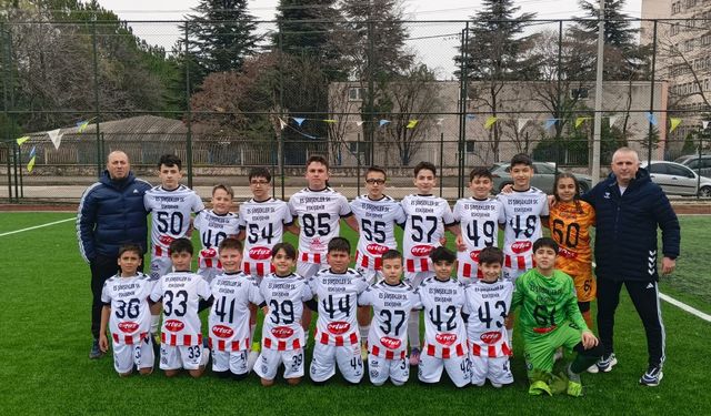 Es Şimşekler galibiyetle başladı 2-1