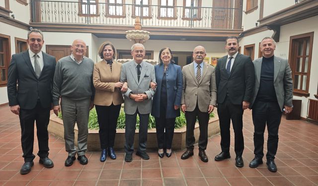 CHP Eskişehir’den Yılmaz Büyükerşen’e evinde ziyaret!