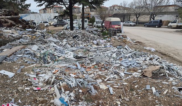 Baksan Sanayi Sitesi çöplüğe döndü: Esnaf çözüm bekliyor