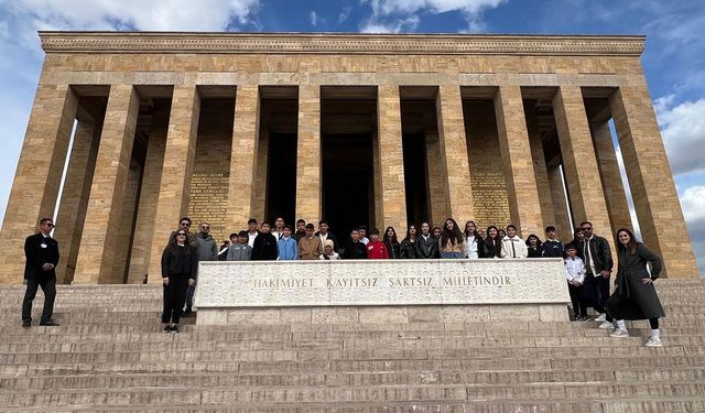 Mahmudiyeli öğrenciler "Kucak Dolusu Hayaller" projesiyle ilk kez Ankara’ya gitti