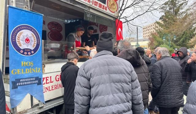 Eskişehir'de vatandaşlara lokma ikramı