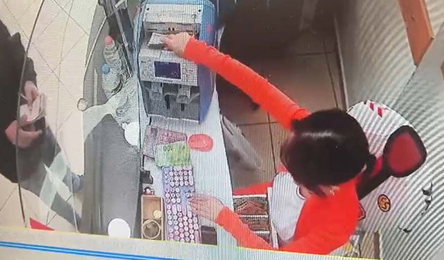 Eskişehir’de döviz bürosunda bir anlık dalgınlık 100 Euro'ya mal oldu