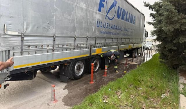 Eskişehir'de lastiği patlayan tır yanmaktan son anda kurtarıldı