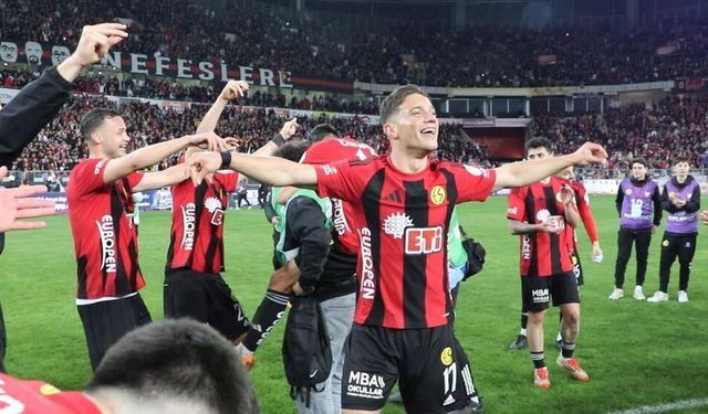 Eskişehirspor turu çiftetelliyle kutladı