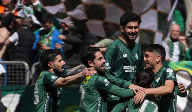 Bursaspor Eskişehir'de sevindi