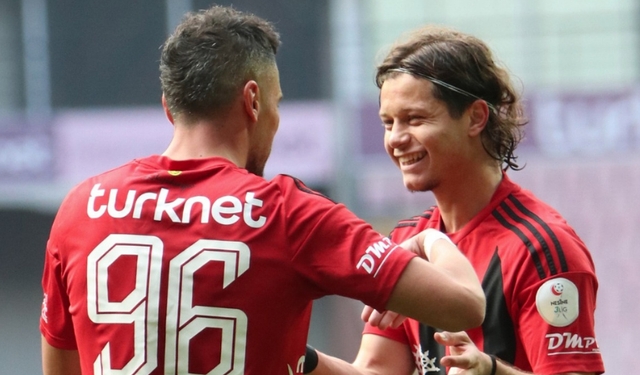 Onlardan vazgeçmedi