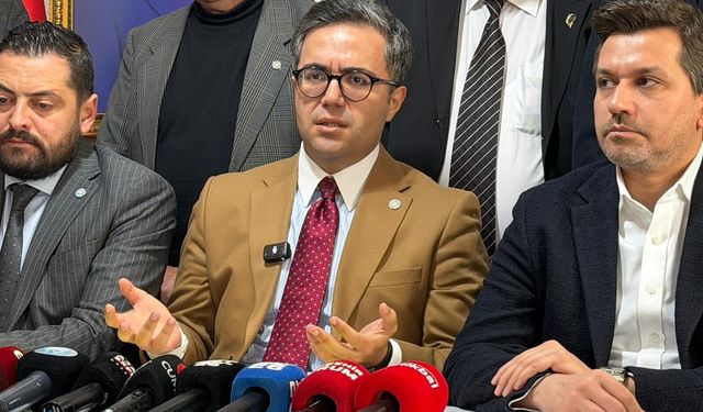 İYİ Partili Hüseyin Raşit Yılmaz Eskişehir’de konuştu: “Ekonomik sıkıntılar derinleşiyor”