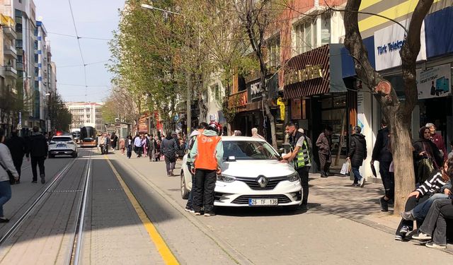 Eskişehir’in o caddesinde sıkı trafik denetimi: Motorlu araçlara ceza yağdı