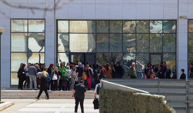 Atina'da emeklilik davasını kaybeden 89 yaşındaki adamdan silahlı saldırı