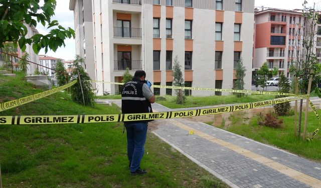 Site içerisinde hareketsiz bulunan şahıs hayatını kaybetti