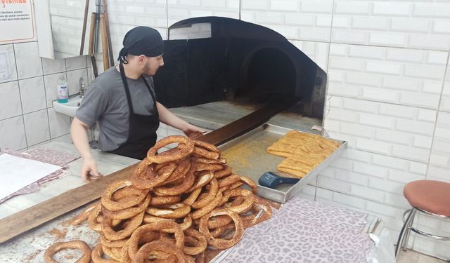 Asırlık simit fırınında bayram mesaisi