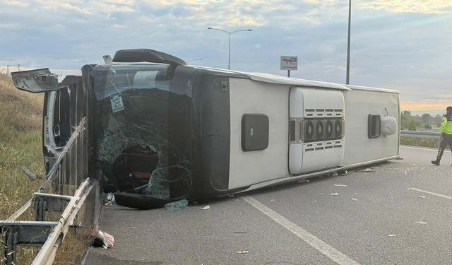 Susurluk'ta yolcu otobüsü devrildi: 25 yaralı