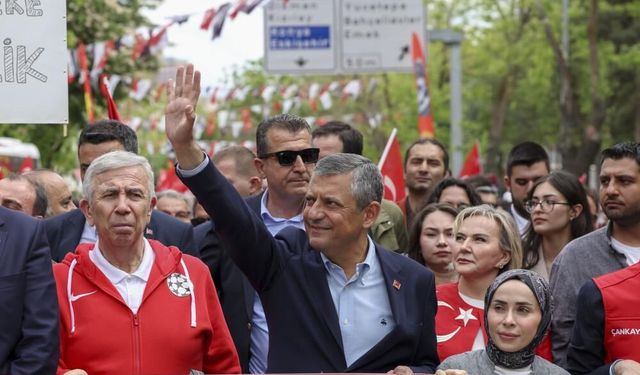 CHP Genel Başkanı Özel: "Gençler Cumhuriyet'e ve Cumhuriyet'in kazanımlarına sahip çıkmaya kararlı"