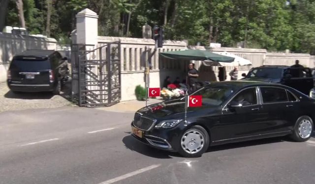 Cumhurbaşkanı Erdoğan anne ve babasının kabirlerini ziyaret etti
