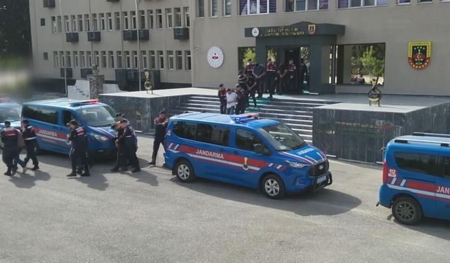 Göçmen kaçakçılığı organizatörlerine şafak operasyonu: 7 şahıs tutuklandı