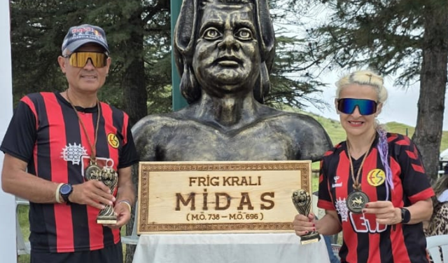 Eskişehirli sporculardan Gordion Yarı Maratonu’nda çifte başarı