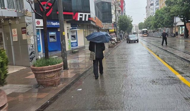 Eskişehir güne yağmurlu başladı