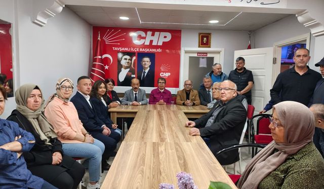 CHP saha çalışmalarına devam ediyor: Arslan Tavşanlı’da ilçe örgütüyle bir araya geldi